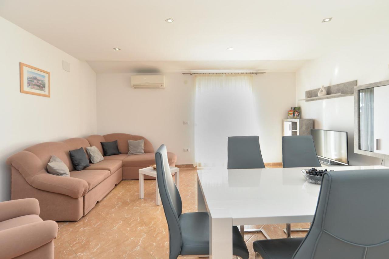 Apartment Patricia 1756 Póla Kültér fotó